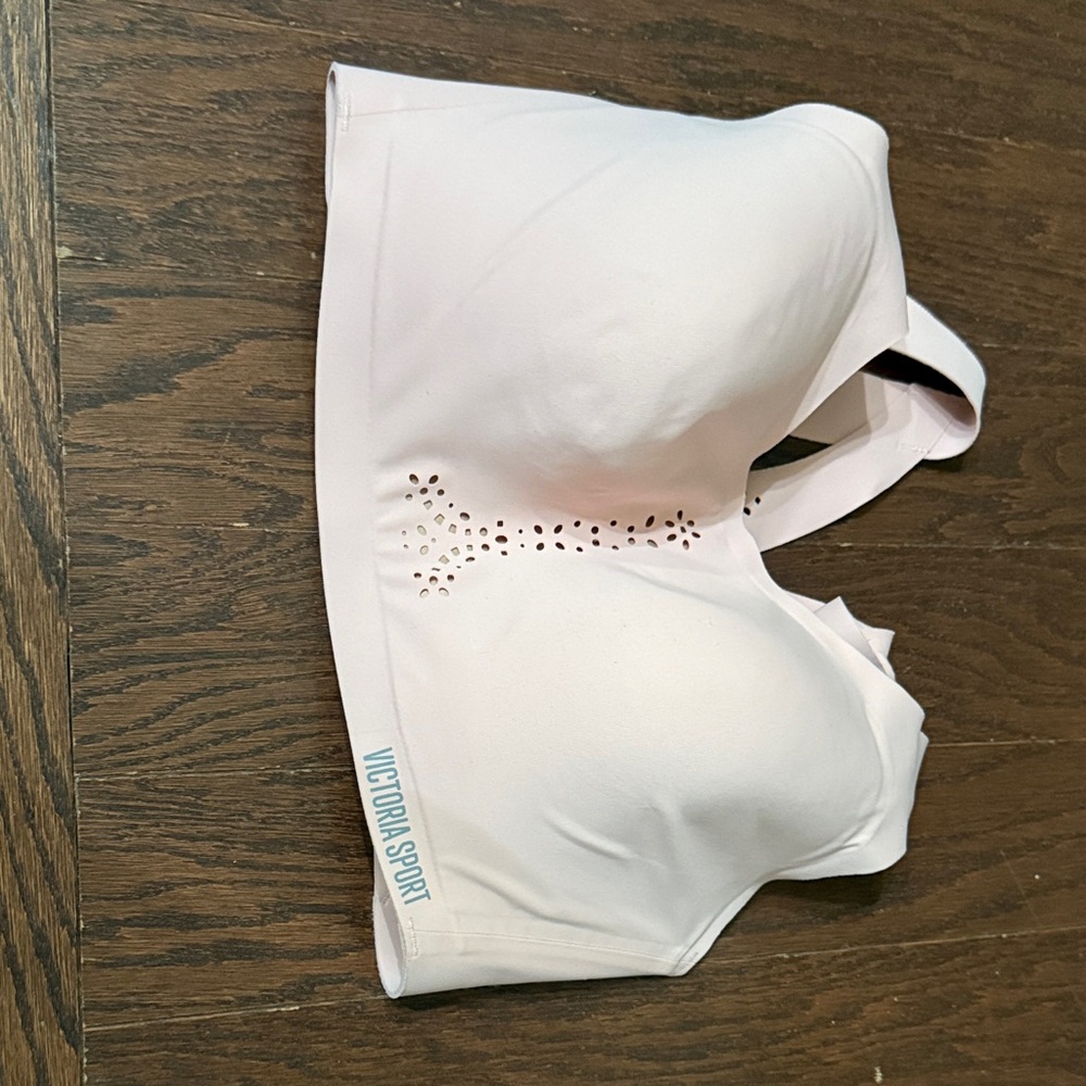 Victoria's Secret Sport Bra in Light Pink size 32F